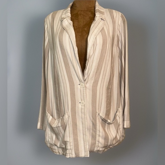 torrid Jackets & Blazers - Torrid Size 3 3X Blazer, Beige White Striped, Soft Linen Blend Long Sleeve Lined